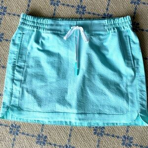 VINEYARD VINES Performance Skirt -M Seersucker Blue/white 2 side & 1 zip pocket